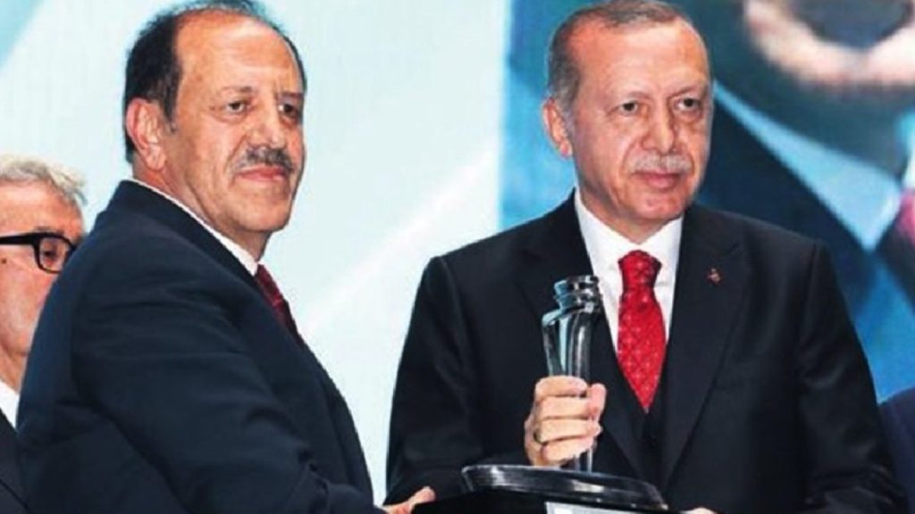 Kalyon Holding Yönetim Kurulu Başkanı Cemal Kalyoncu (solda), Cumhurbaşkanı Recep Tayyip Erdoğan (sağda).