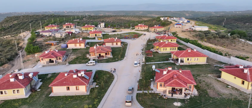 Hataylı depremzede aileye yeni evi teslim edildi