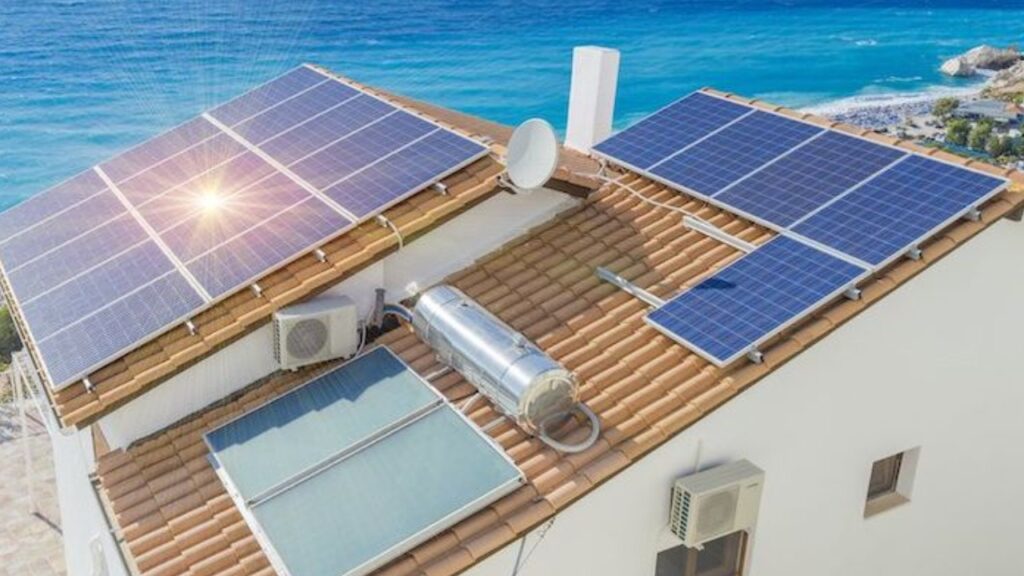 Konutlarda enerji verimliliği, yalıtım, verimli cihaz kullanımı ve yenilenebilir enerji sistemleriyle sağlanır.